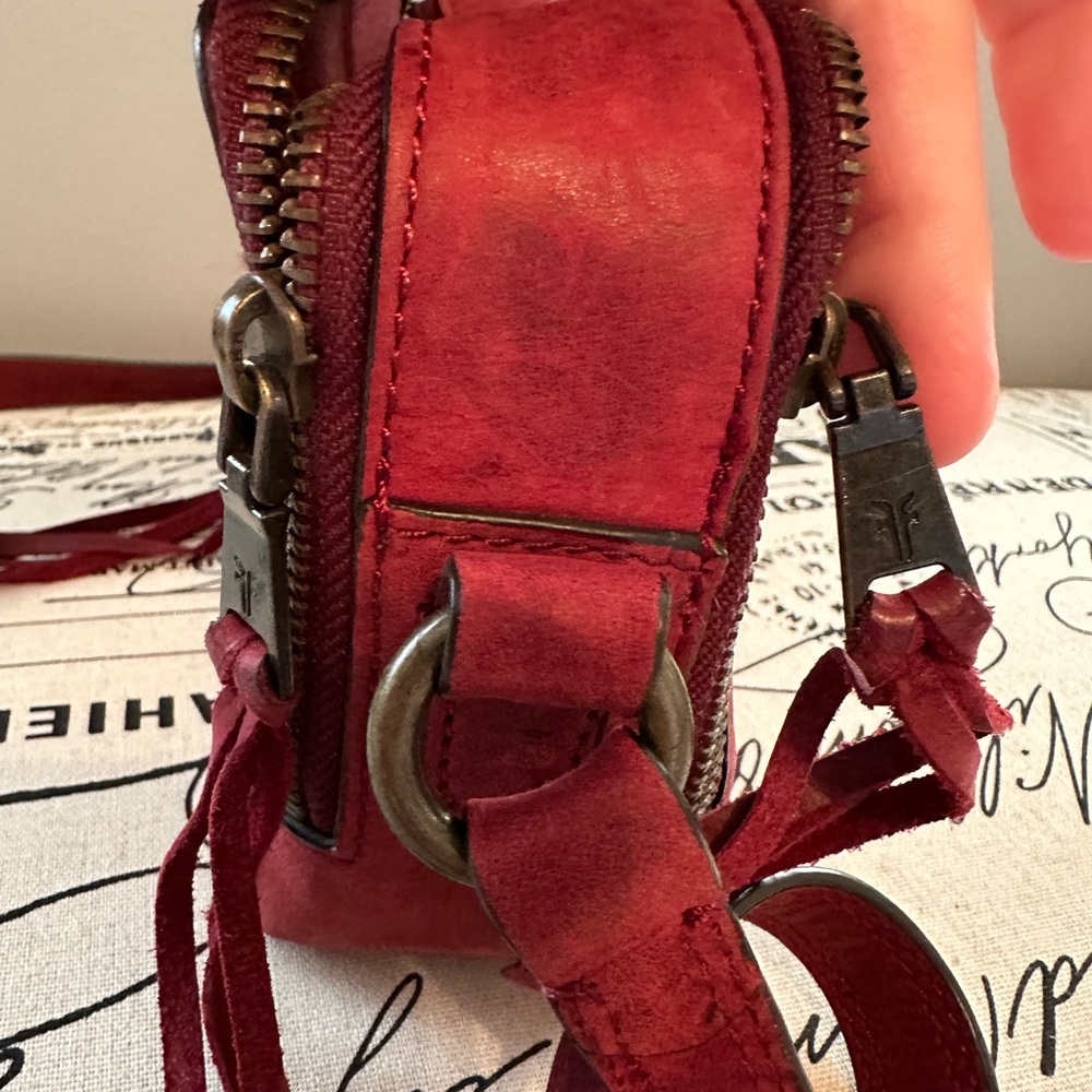 Frye Leather Zip Top Sangria Camera Bag Purse - Picture 5 of 10